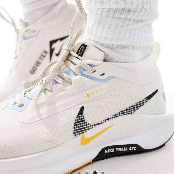 Women’s Nike Sneakers Size 11 - Picture 4 of 5